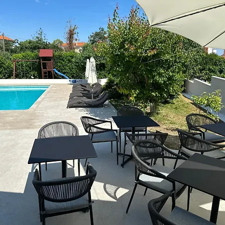 Apartman Resindenz Benni 4 Mit Beheitzem Grossem Pool Medulin