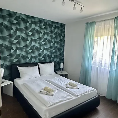 Resindenz Benni 4 Mit Beheitzem Grossem Pool * メドゥリン