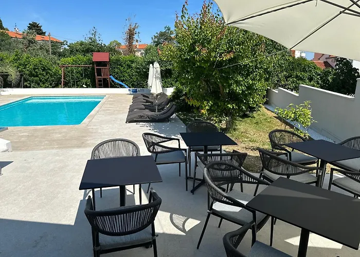 Appartement Resindenz Benni 4 Mit Beheitzem Grossem Pool Medulin