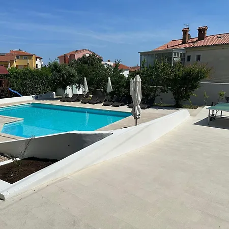 Resindenz Benni 4 Mit Beheitzem Grossem Pool Medulin