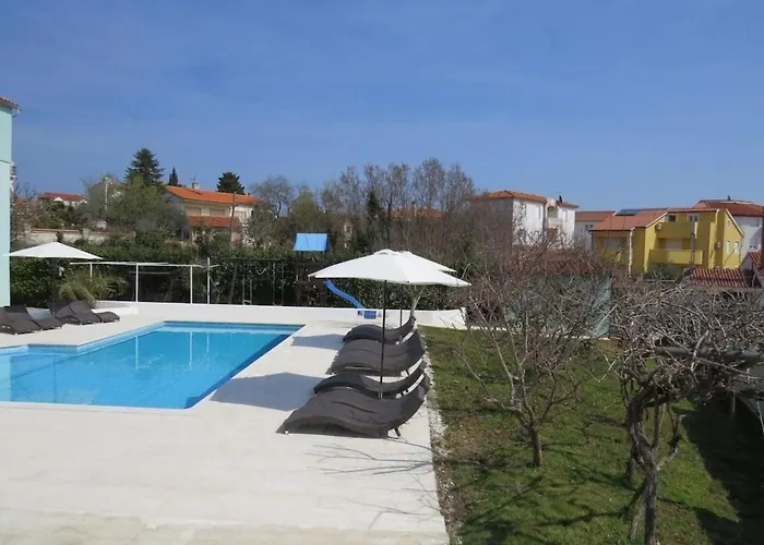 Resindenz Benni 4 Mit Beheitzem Grossem Pool Apartman Medulin