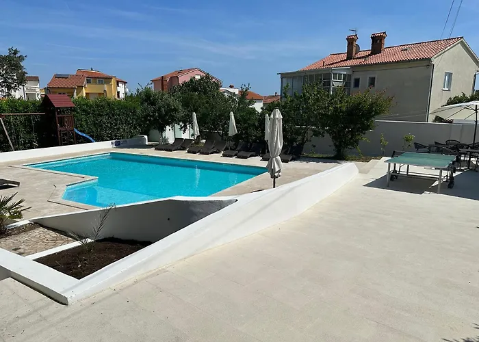 Resindenz Benni 4 Mit Beheitzem Grossem Pool Medulin