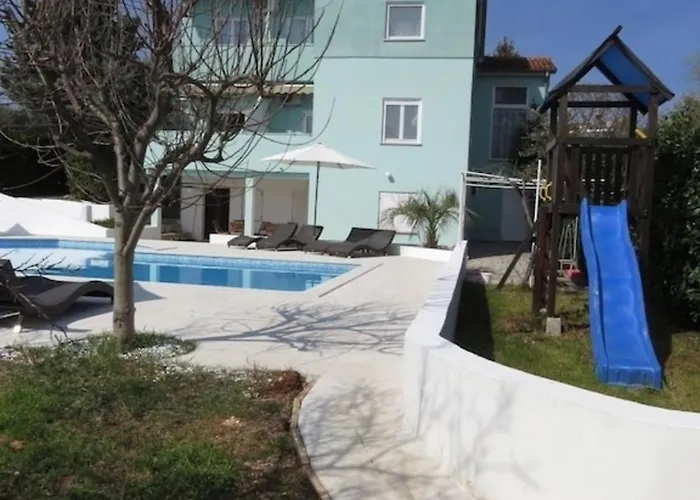 Resindenz Benni 4 Mit Beheitzem Grossem Pool Apartman Medulin